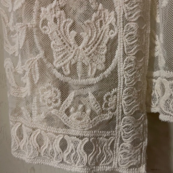 Suzy Shier Cream Lacey Long Tunic/Shrug/Cardigan - Picture 5 of 7